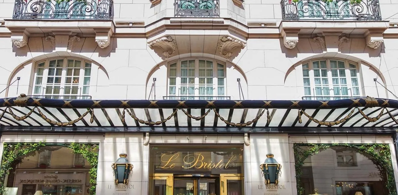 On a testé le palace Le Bristol Paris : notre avis sur cet hôtel mythique !