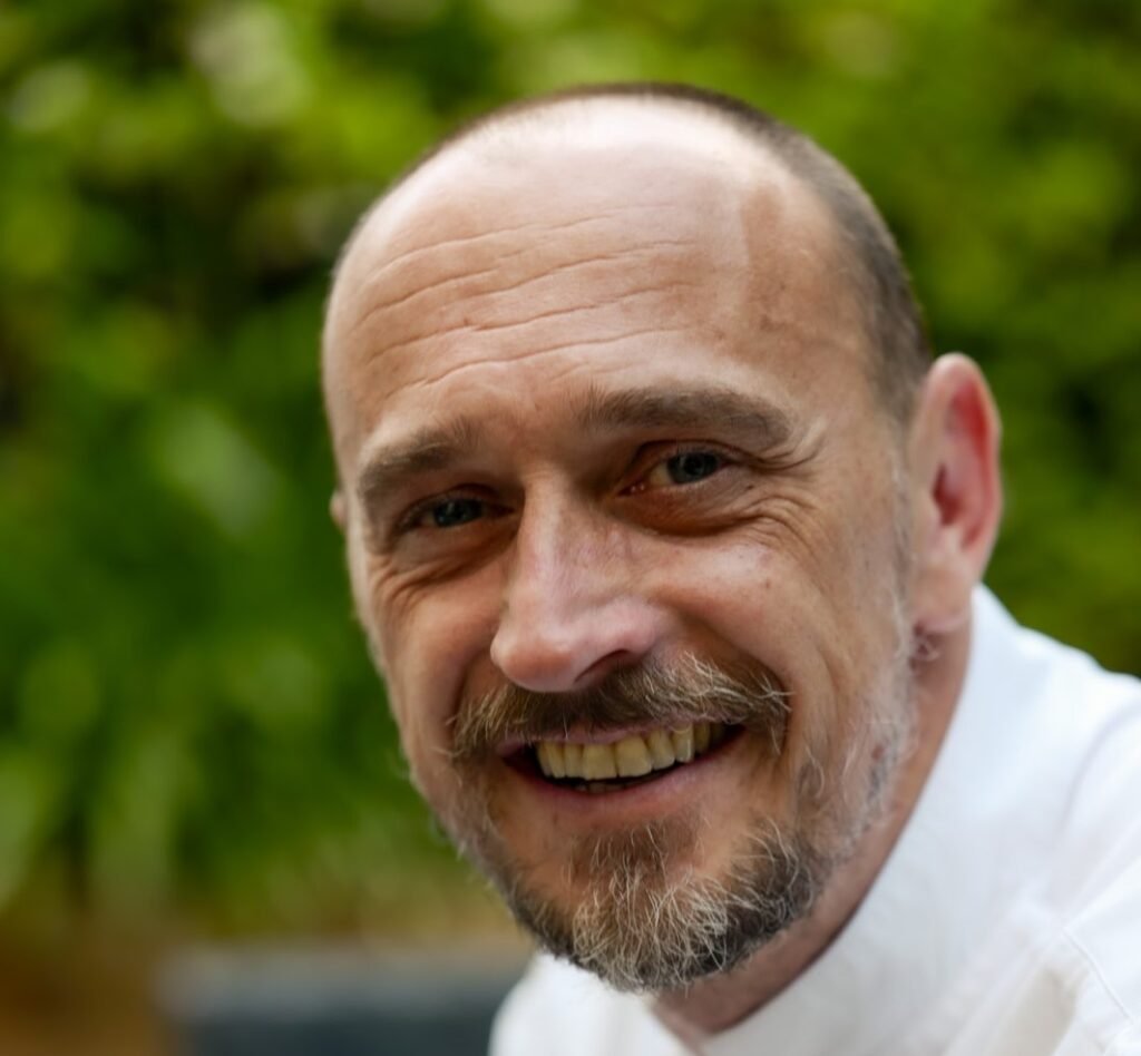 Lionel Giraud, chef deux étoiles Michelin : précurseur d’une cuisine où la nature décide