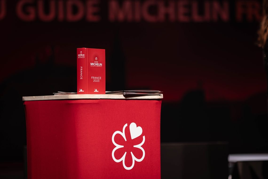 Pourquoi les médias sont-ils si fascinés par les rétrogradations au Guide Michelin (et pourquoi on le regrette) ?